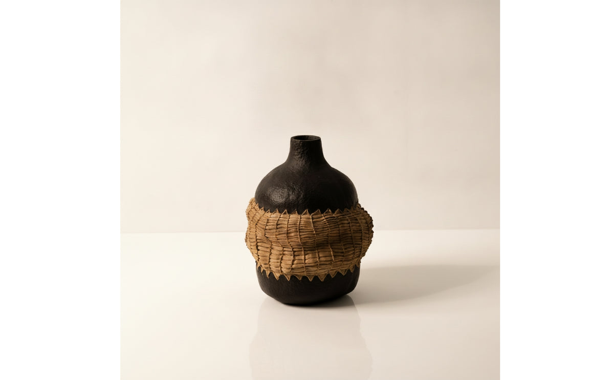 Resin Vase with Woven Band Rustic Table Centerpiece Vase Antique-Inspired
