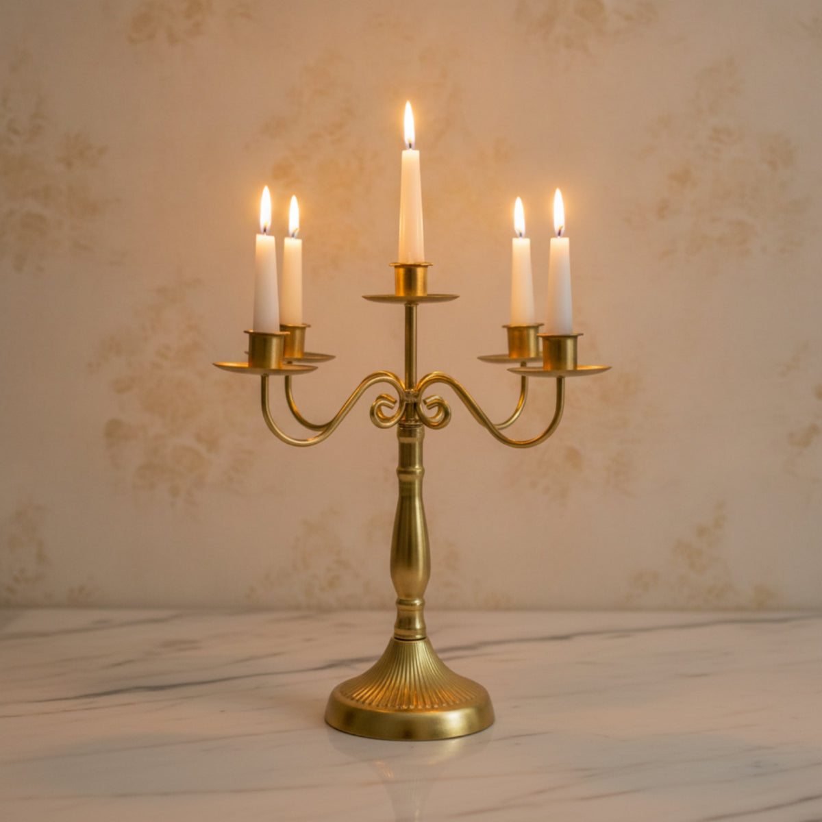 Vintage-Style Candelabra Ornamental Candlestick Holder with Pedestal Base Gleaming Metal Candle Stand Decorative for Wedding, Dining Table, Mantel
