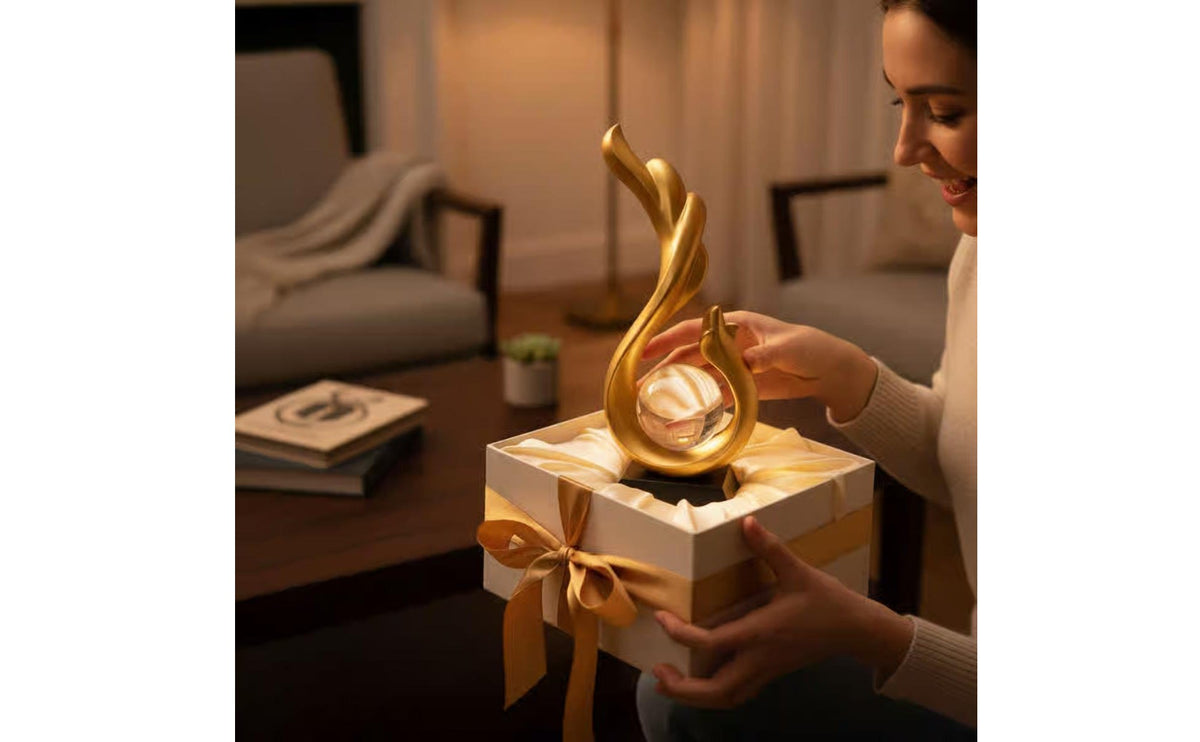 Luxury Art Decorative Piece Original Design Modern Art Sculpture Gold Abstract Figurine Luxurious Feel for Entranceway