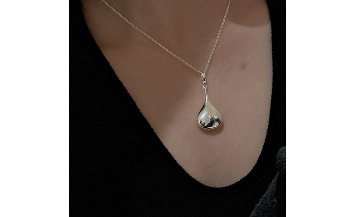Korean Aesthetic Hollow Silver Charm Niche Design 3D Teardrop Charm Dainty Teardrop Charm Polished Finish for Women, Daily Wear, Casual Outfits