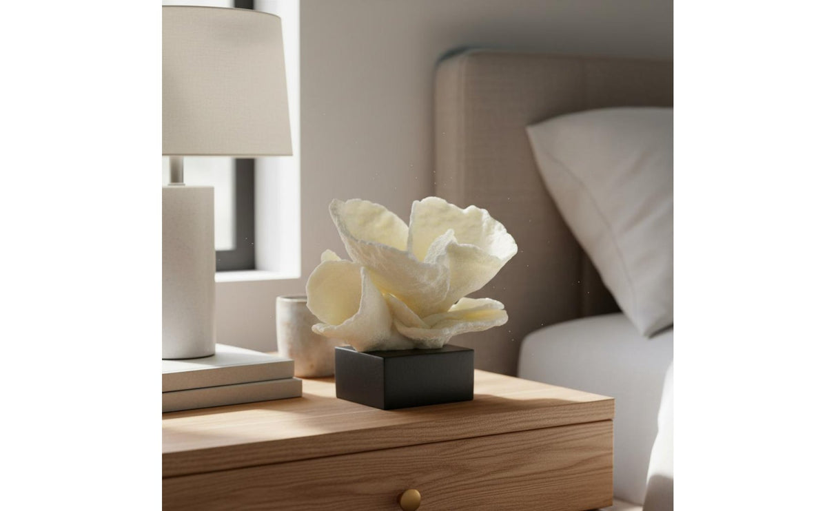 Coral Tabletop Ornament Handcrafted Look Coral Sculpture Irregular Shape Desk Decoration for Bedroom, Sample Room, Vanity Table