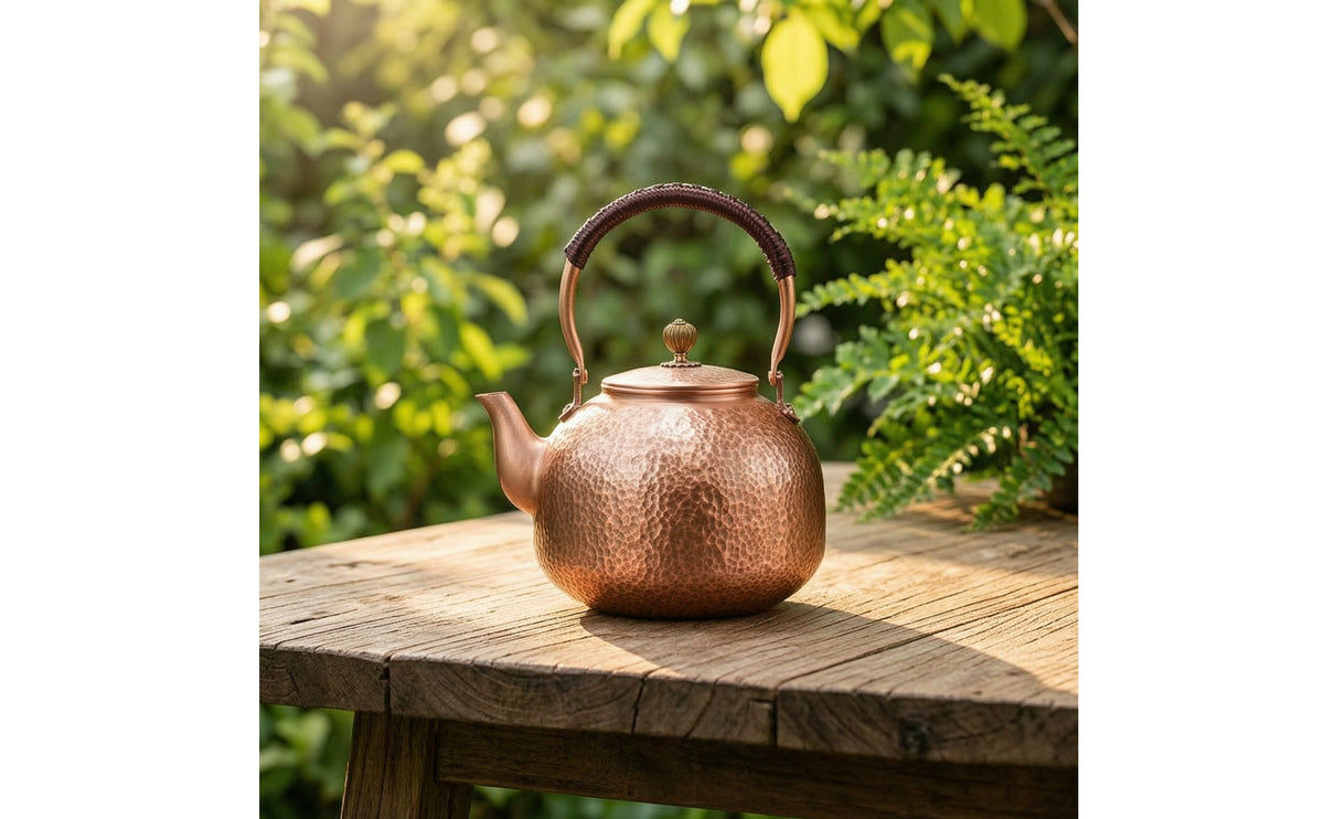 Small-Capacity Hammered Copper Teapot Vintage-Style Copper Teapot Compact Tea Kettle with Wrapped Handle for Artisan Collectors