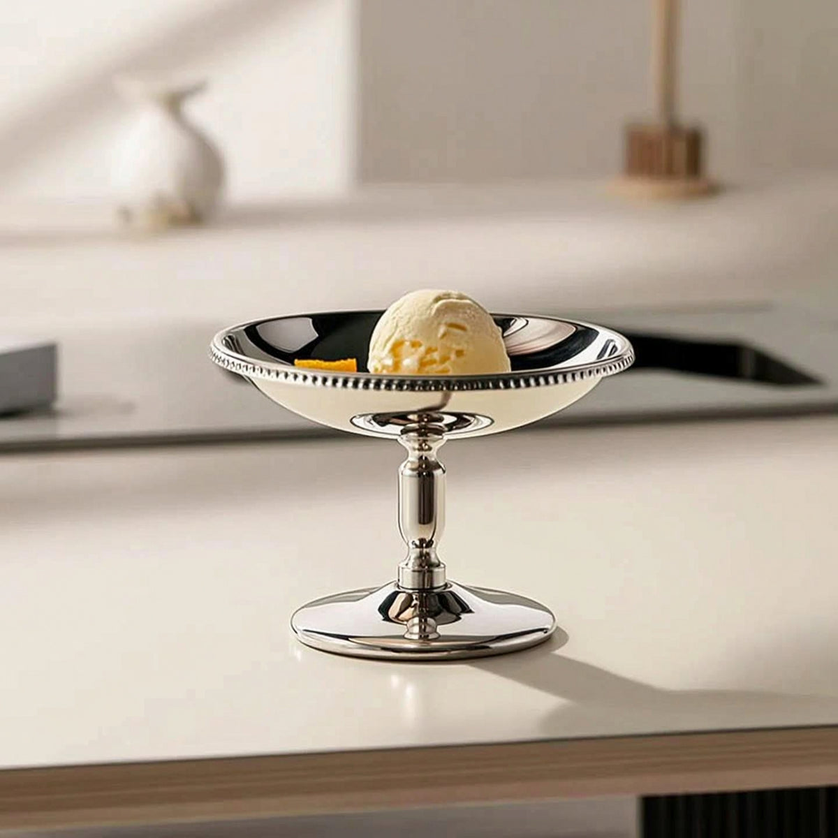 Polished Stainless Steel Dessert Cup Hammered-Rim Metal Ice Cream Cup with Base Elegant Pedestal Dessert Bowl Rust Resistant for Cafes, Hosts, Dinner Parties