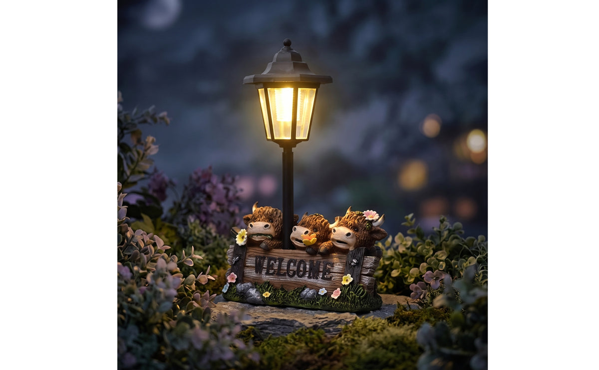 Solar Statue with Moorland Cows Outdoor Yard Sculpture Farmhouse Patio Decoration for Gardeners, Porch