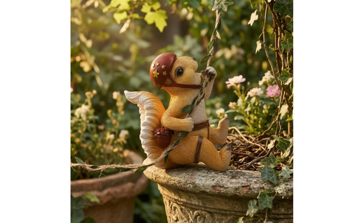 Climbing Squirrel Ornament Rustic Squirrel Tree Figurine Decor for Gardeners
