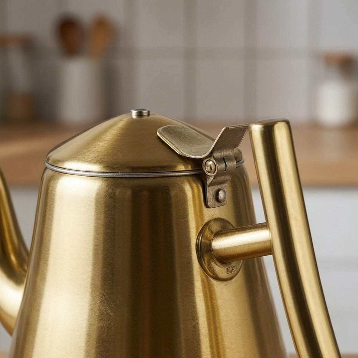Polished Mesh Filter Teapot Fitted Lid Stainless Steel Kettle Easy to Clean Curved Spout Kettle Reusable for Hot Water