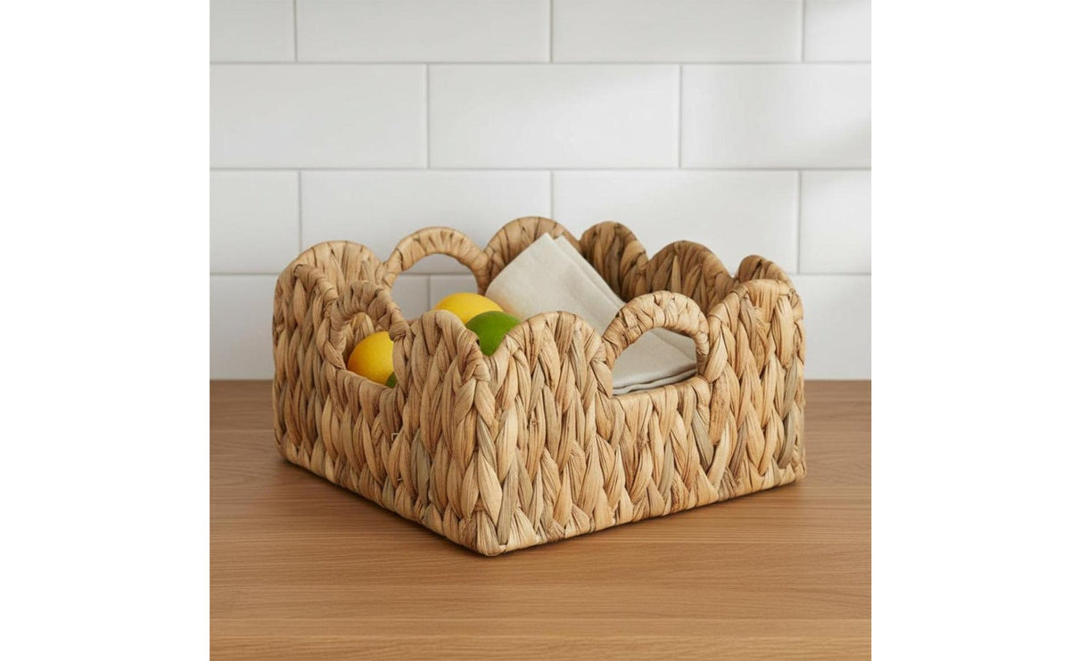 Long-Lasting Handwoven Storage Tray Lightweight Woven Storage Tray Easy Maintenance Scalloped Rim Fruit Basket Built-in Handles for Kitchen, Dining Table, Entryway