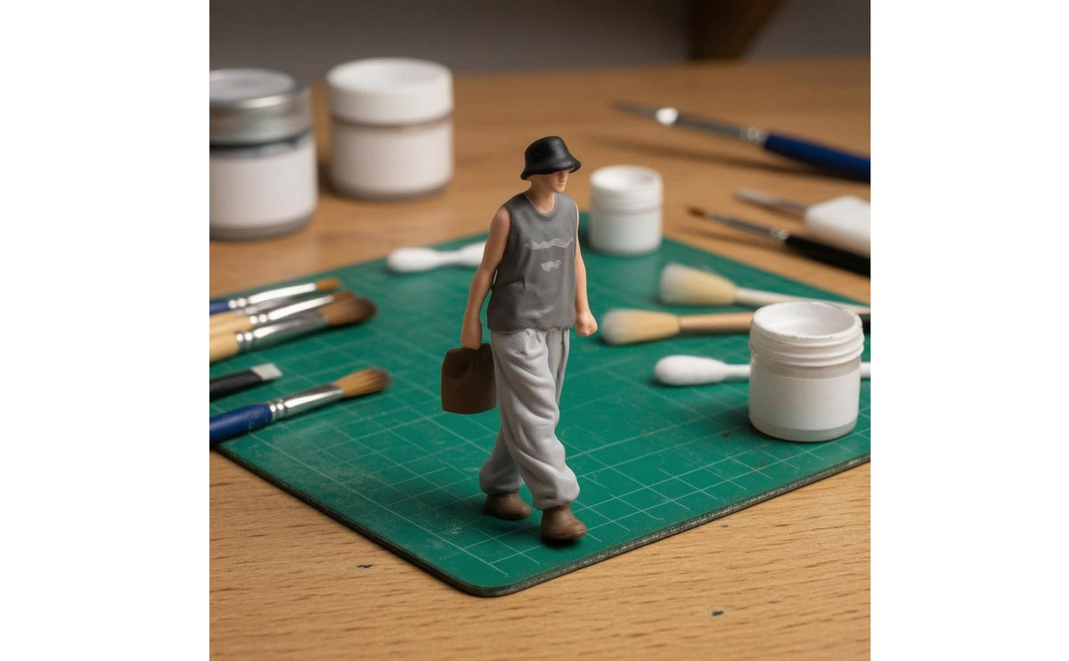 Hand-Painted Resin Figurine 1/64 Scale Bucket Hat Figurine for Dioramas