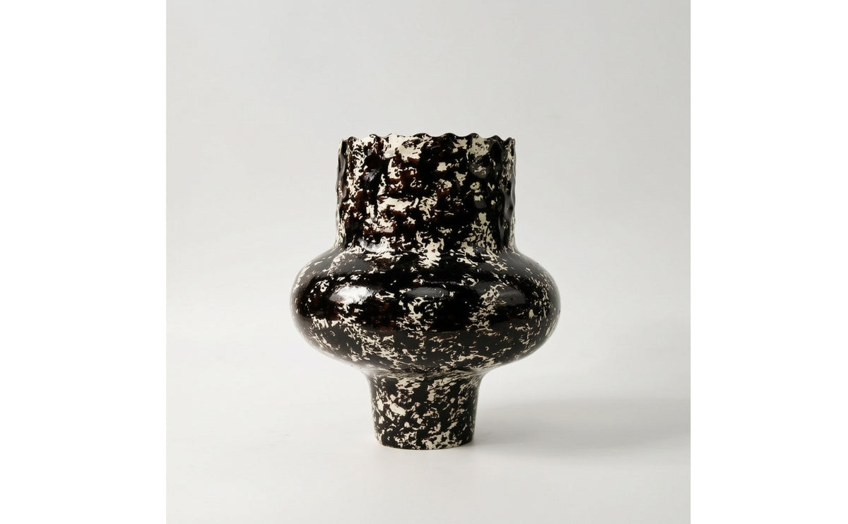 Flower Vase Resin Vase with Wavy edge Decorative Vessel for Homeowners, Decorators, Living Room, Entryway, Reception Area