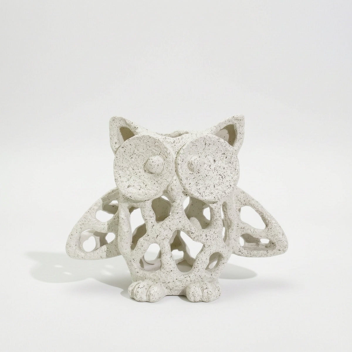 Hollow-Carved Resin Owl Statue Openwork Owl Figurine Tabletop Lightweight for Bookshelf