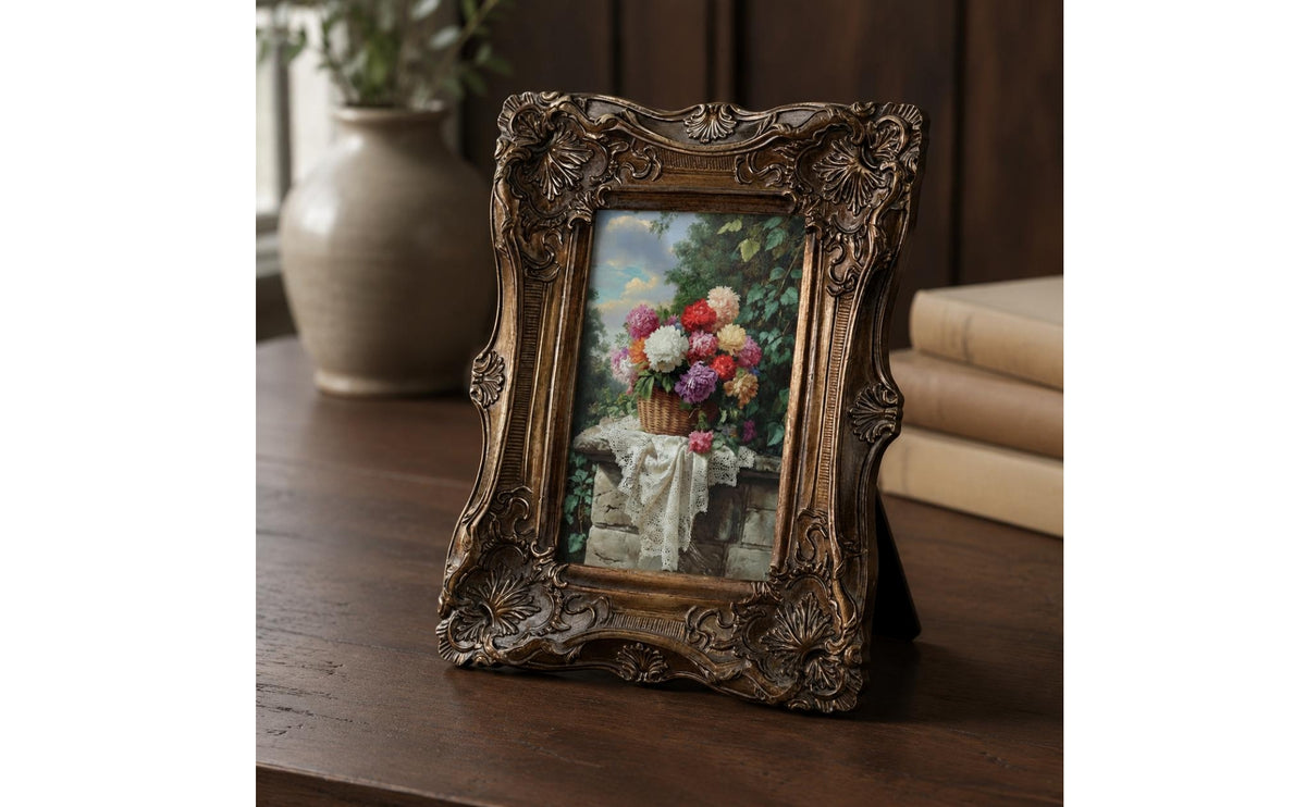 Ornate Resin Photo Frame Oxidation Resistant Vintage Wall Picture Frame