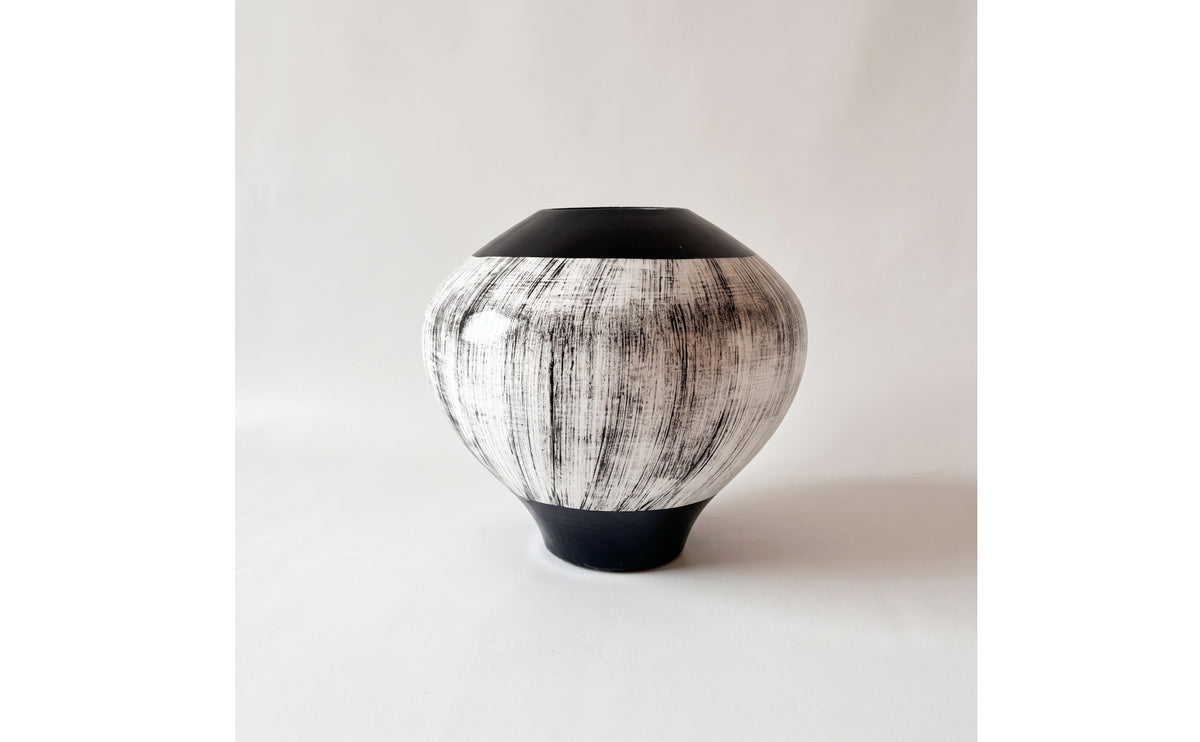 Decorative Vase Textured Tabletop Vase White Flower Holder for Decorators, Florists, Living Room, Entryway