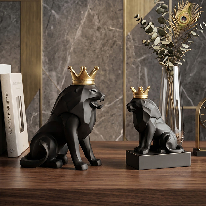 European Light Luxury Simple Style Resin Crown Lion Sculpture Ornament for Bar, Restaurant, and Cafe Decor