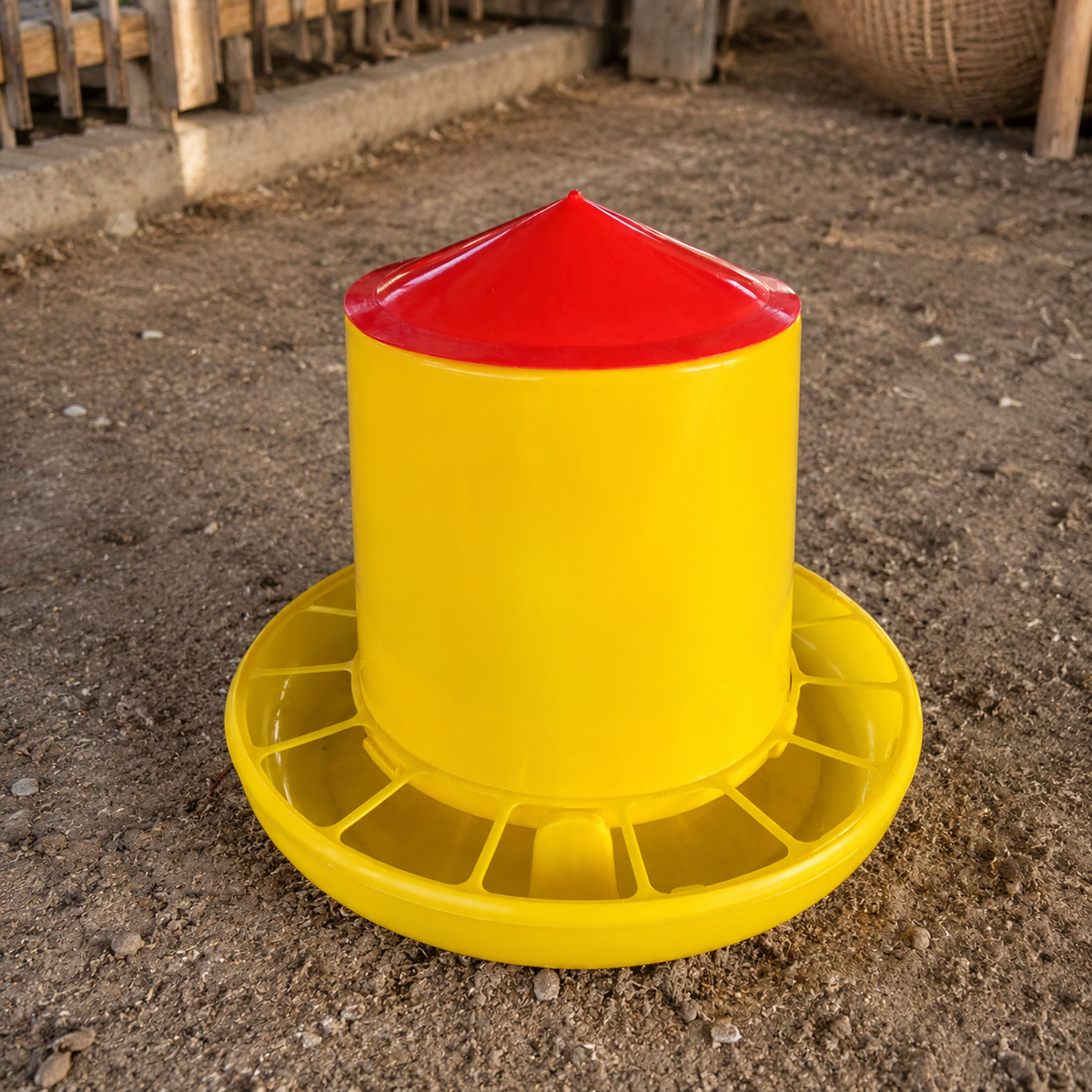 Calf Feeder Bucket, Thickened Synthetic Material Animal Feed Bucket, Gate Mounted Feeder for Livestock Shed