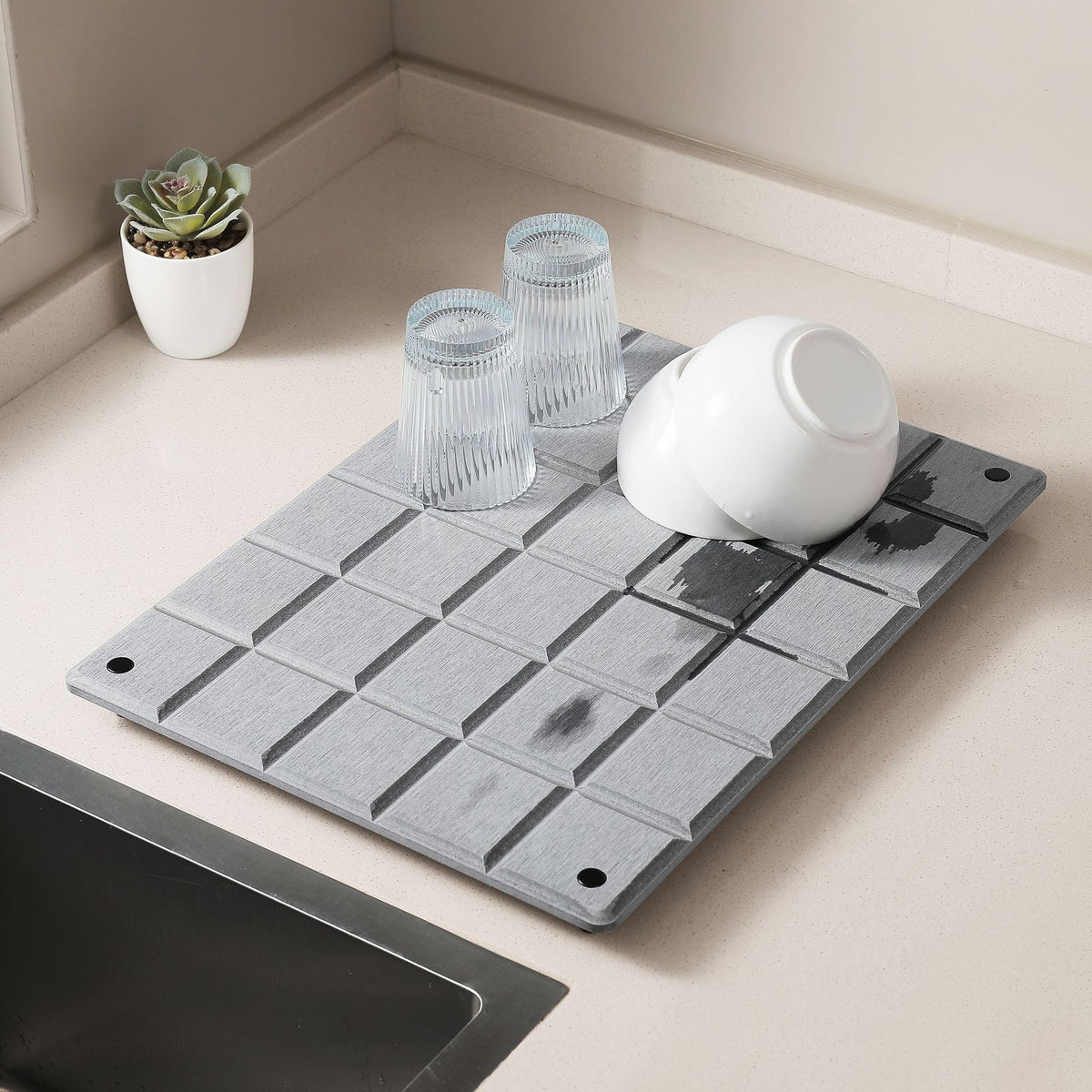 Diatomaceous Earth Absorbent Mat for Kitchen and Bathroom Countertops