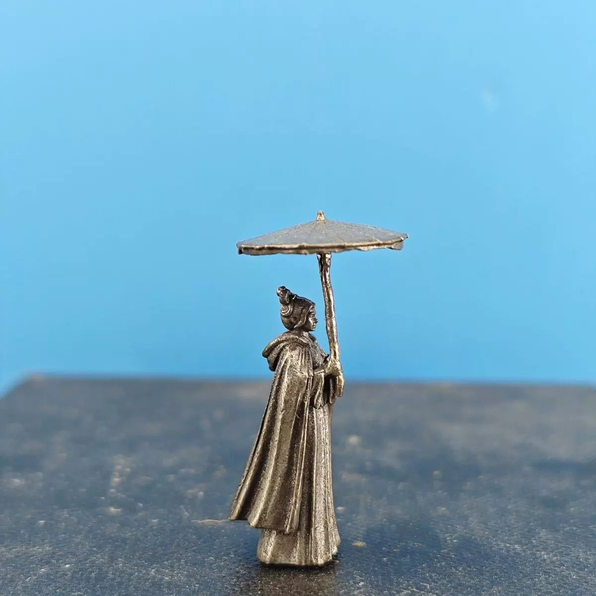 Brass Ancient Style Girl with Umbrella Figurine for Micro Landscape Bonsai Decor