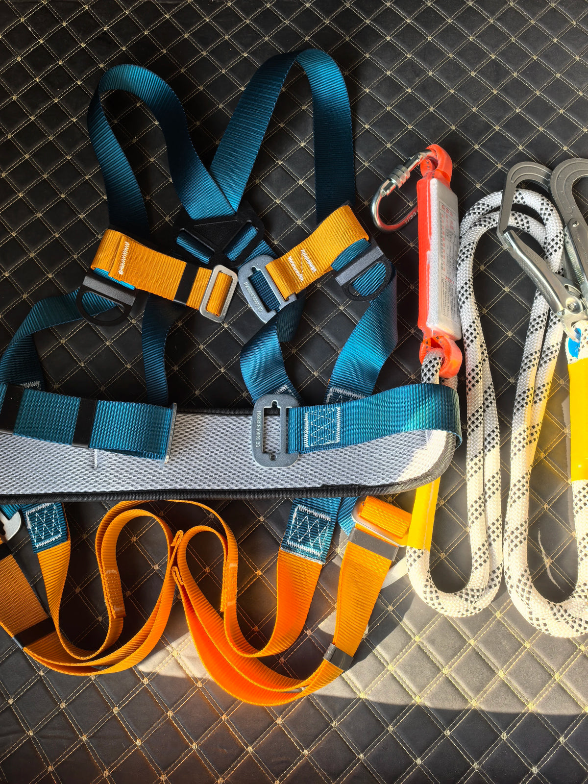 Full Body 5-Point Harness Fall Protection Safety Belt with Lanyard for Construction and High-Altitude Work