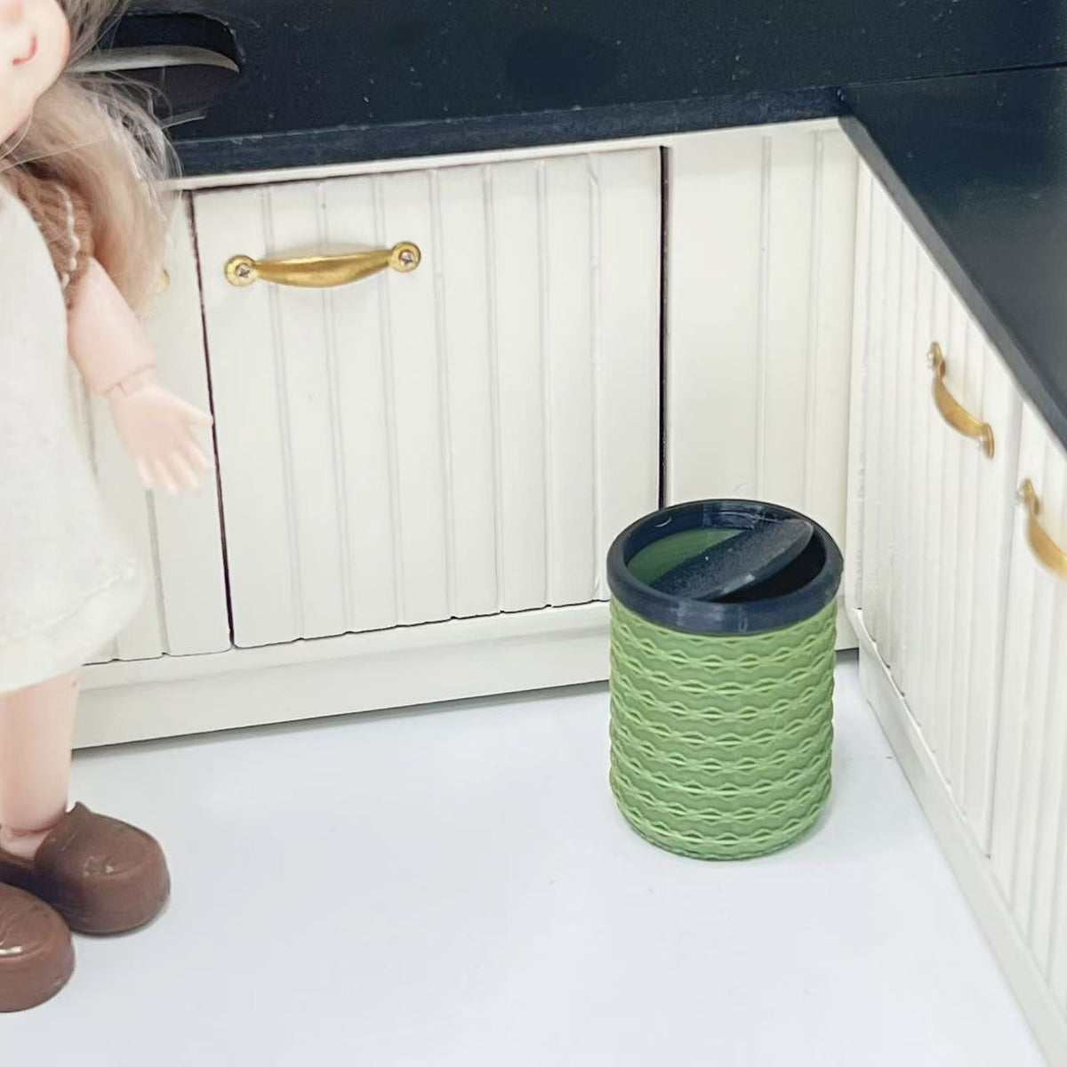 Dollhouse Miniature Flip-Top Trash Can Model for OB11 BJD Dolls
