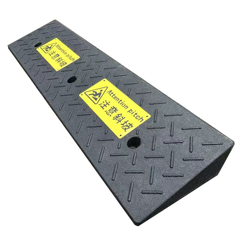Heavy-Duty Solid Rubber Curb Ramp for Driveways and Vehicles