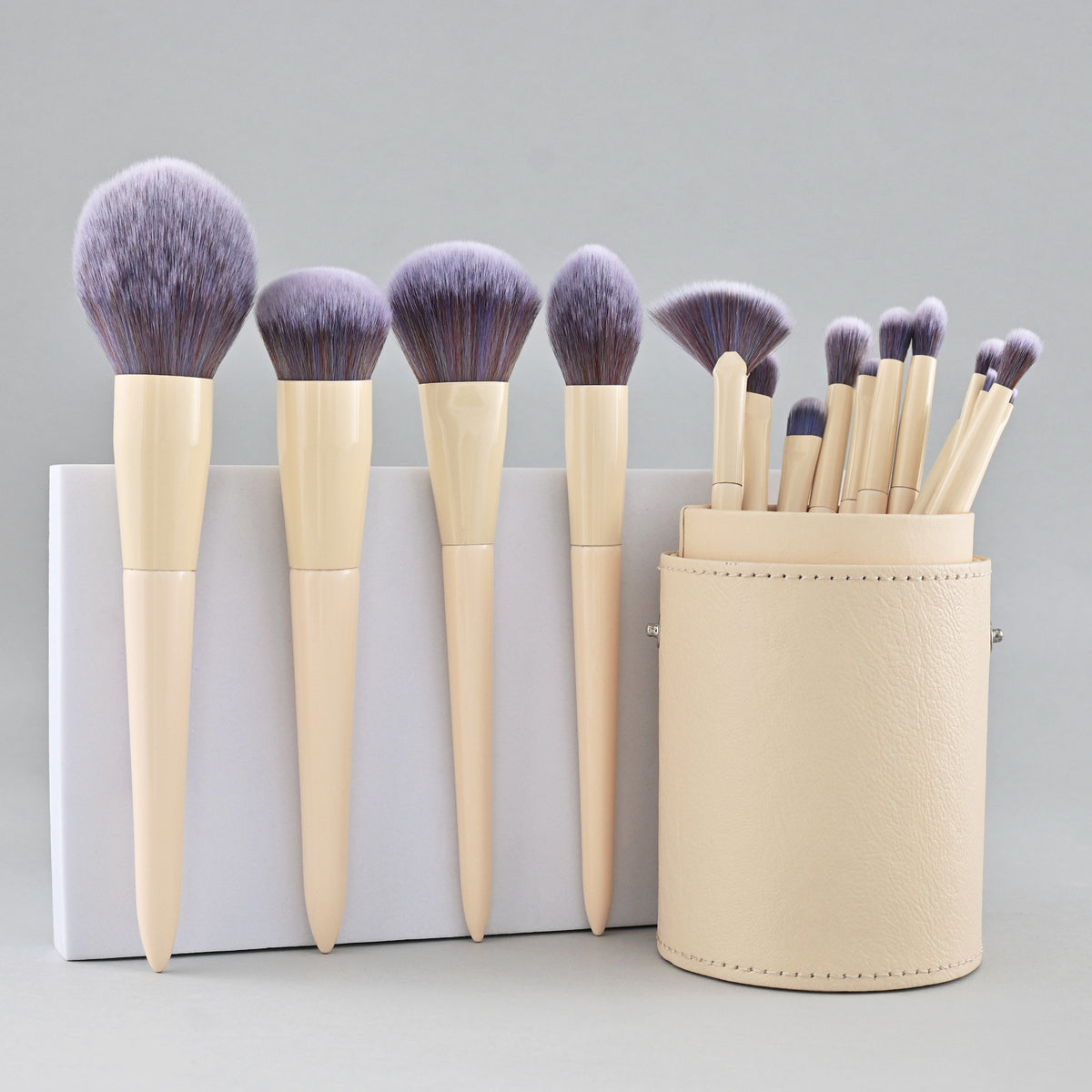 Professional 15-Piece Beige Makeup Brush Set for Eyeshadow, Blush, Highlight, Concealer, and Foundation