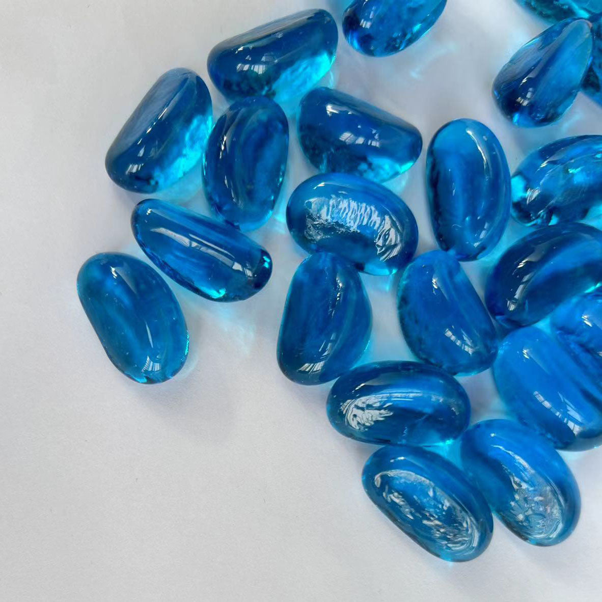 Decorative Glass Pebbles for Aquarium Landscaping and Fish Tank Ornaments