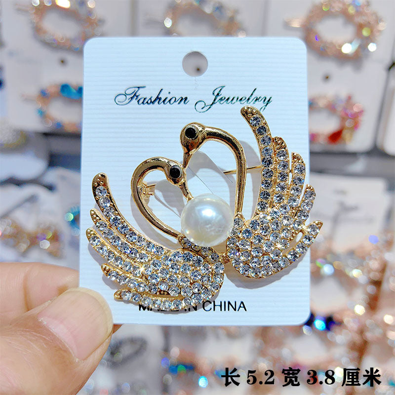 Rhinestone Butterfly Brooch Pin for Women, Vintage Alloy Anti-Exposure Clothing Accessory