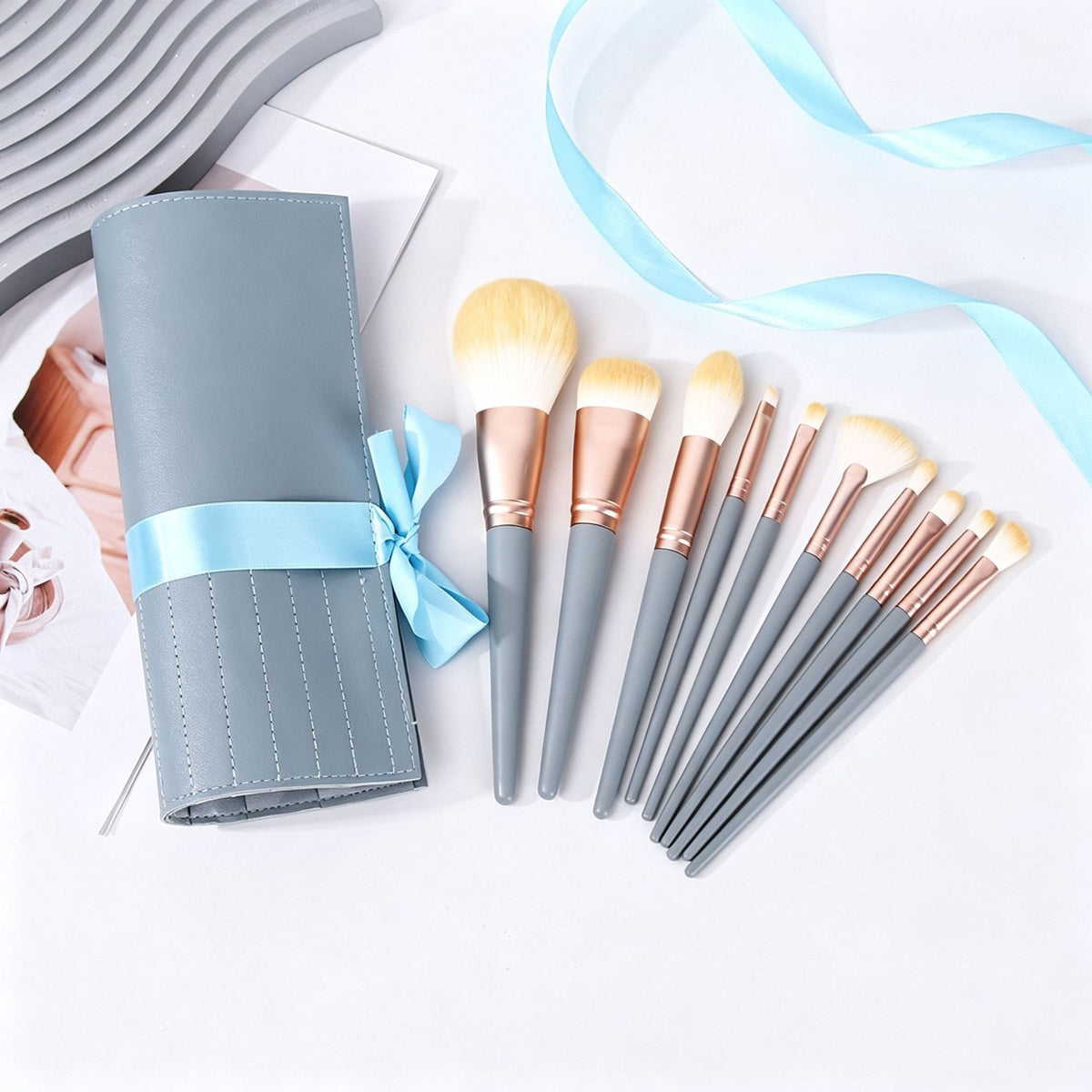 10-Piece Professional Makeup Brush Set with Wooden Handles and Synthetic Bristles