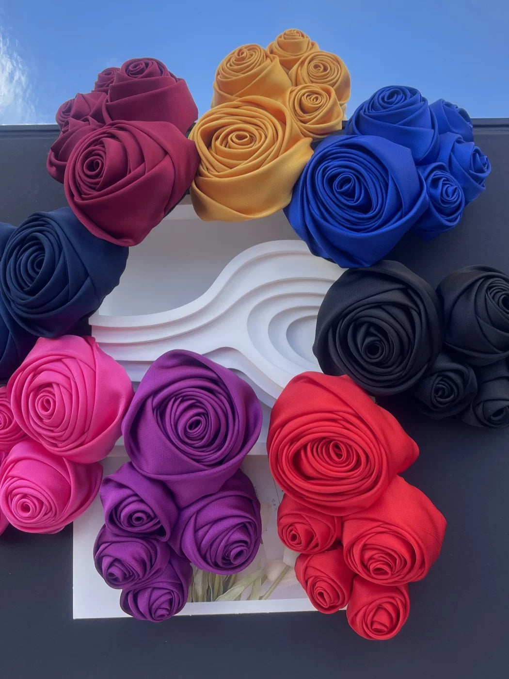 Fabric Rose Brooch Pin for Women, Elegant Silk Flower Lapel Pin for Professional Attire & Fashion Accessories