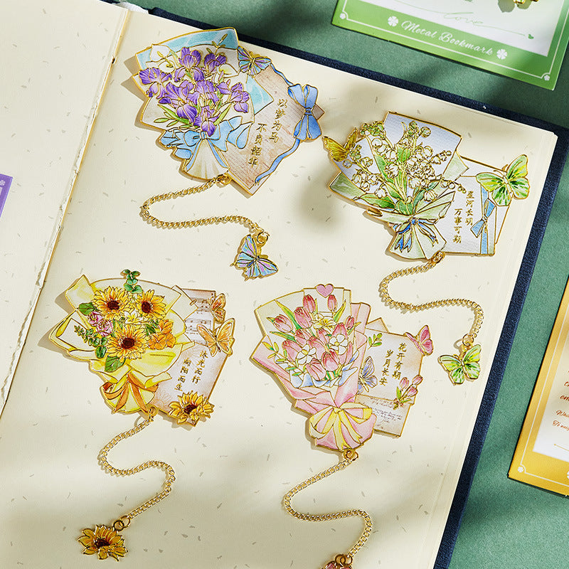 Vintage Style Metal Bookmark with Hollowed Floral Design, Elegant Gift for Graduates and Teachers