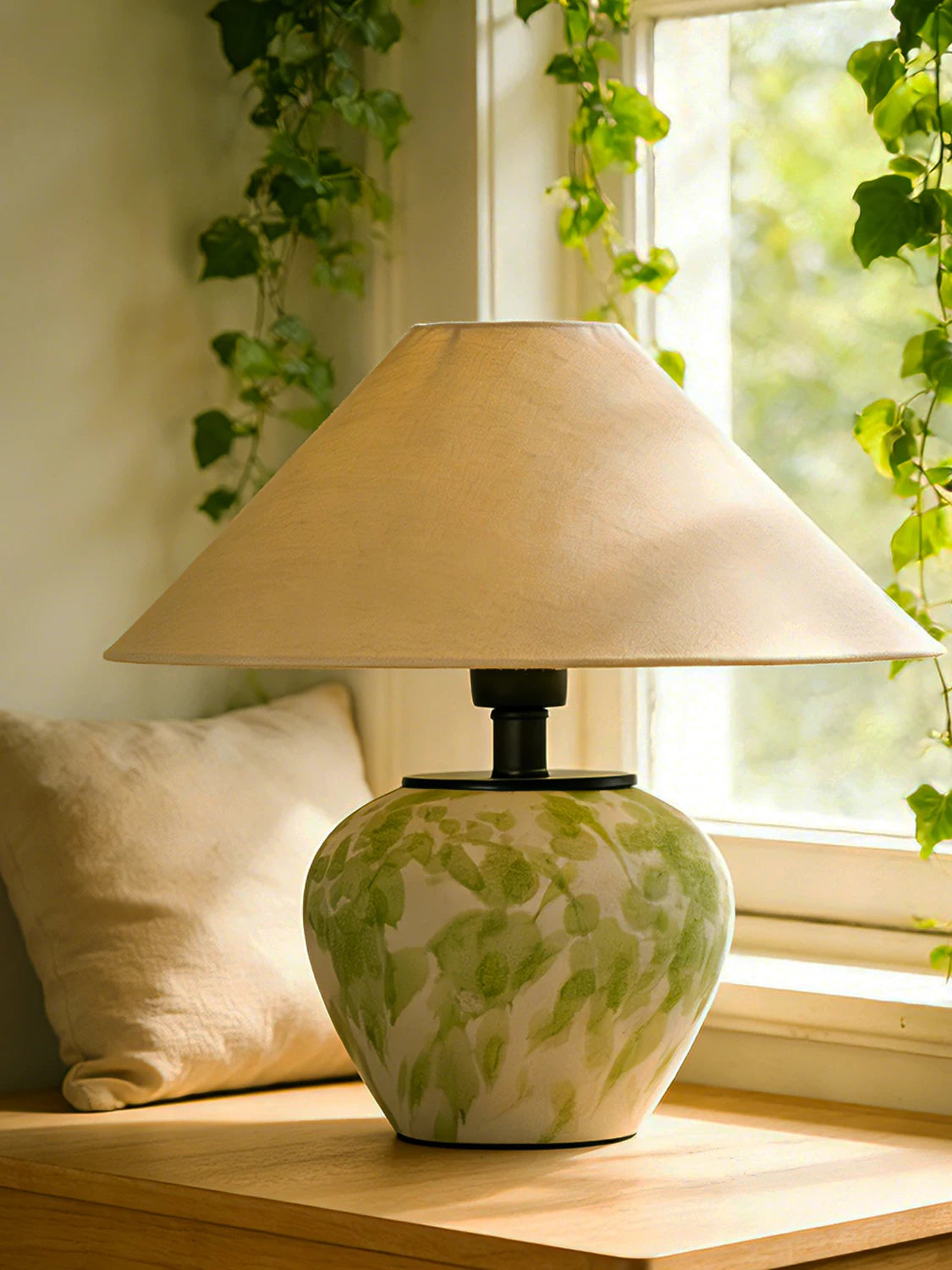 Vintage Pastoral Ceramic Table Lamp with Linen Shade for Bedroom Decor