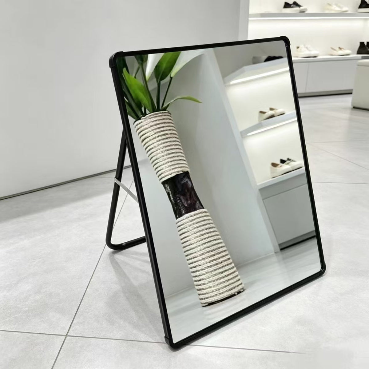 Shoe Store Try-On Mirror with Stand, European Style Floor-Standing Foot Mirror for Shoe Fitting