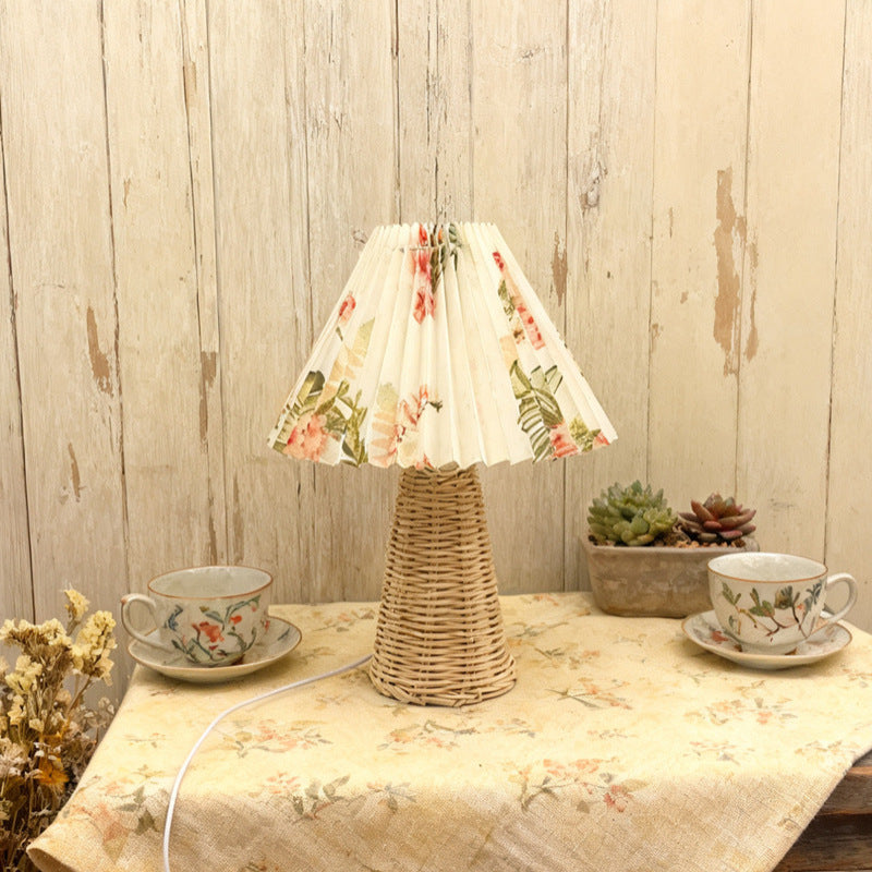 Pleated Lampshade Rattan Base Table Lamp, Nordic Retro Style USB Powered Warm Light for Bedroom Study Decor