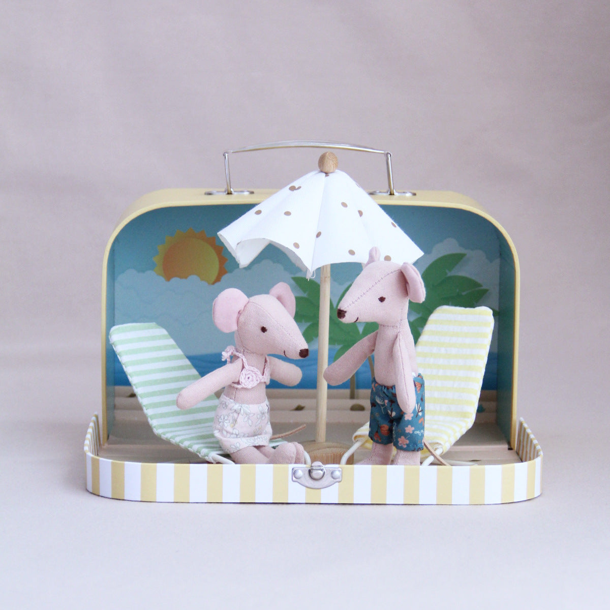 Miniature Suitcase Beach Mouse Doll Set with Furniture for Kids