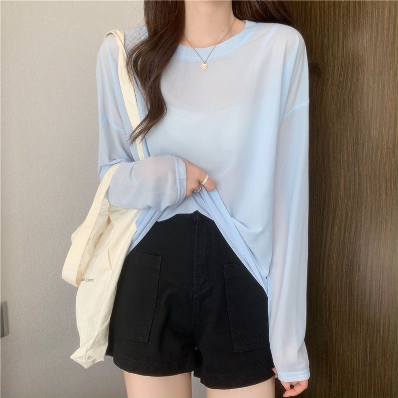 Women’s Lightweight White Long Sleeve T-Shirt, Loose Crew Neck Cover-Up for Sun Protection and Air Conditioning