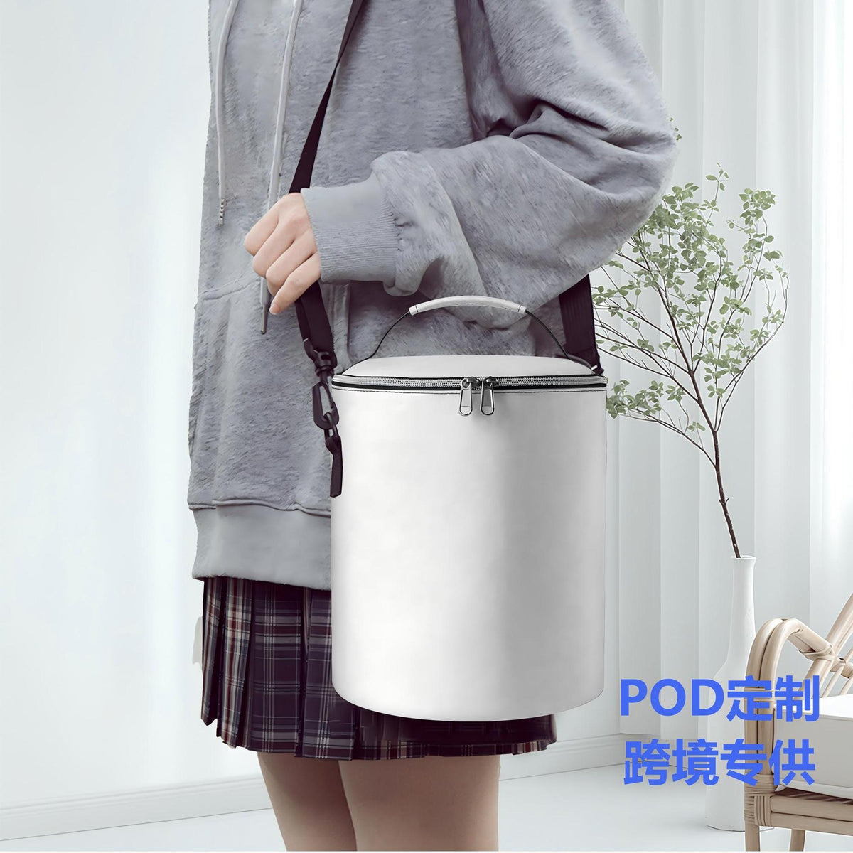Portable Insulated Cooler Bag for Camping and Picnics, Large Capacity