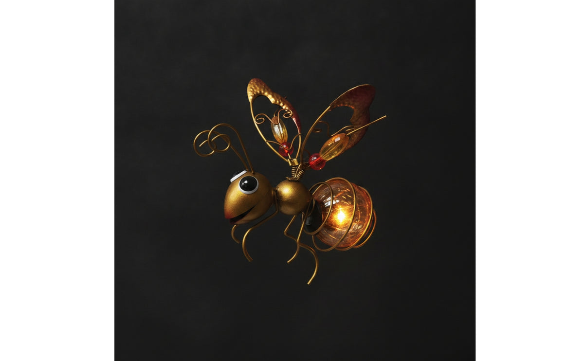 Outdoor Ant Garden Ornament Whimsical Hanging Decoration Eco-Friendly Solar Hanging Light with Wire Frame Rechargeable for Gardeners