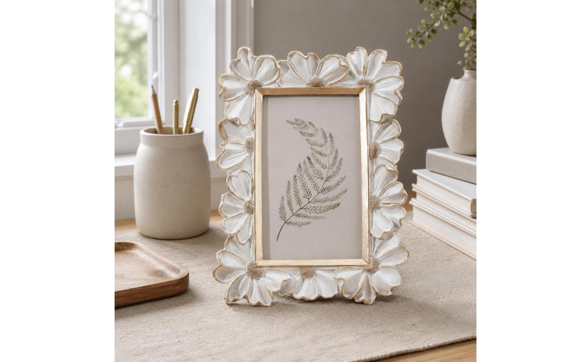 Flower-Petal Frame Gold-Edged Tabletop Display Frame