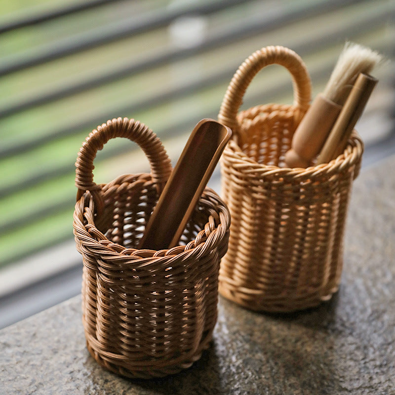 Rattan-Look Small Wall Hanging Basket for Decoration, Flower Arrangement, Tea Set Accessories, Kitchen Storage for Onions and Garlic