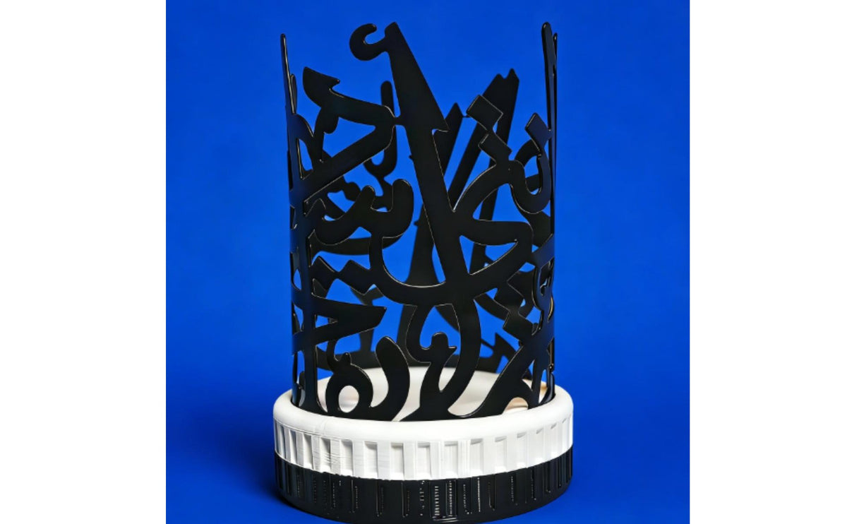 Festival Decor Iron Art Candle Lantern Romantic Atmosphere Hollow-out Metal Candlestick Heat-Resistant Hollow Metal Candle Holder for Ramadan, Eid