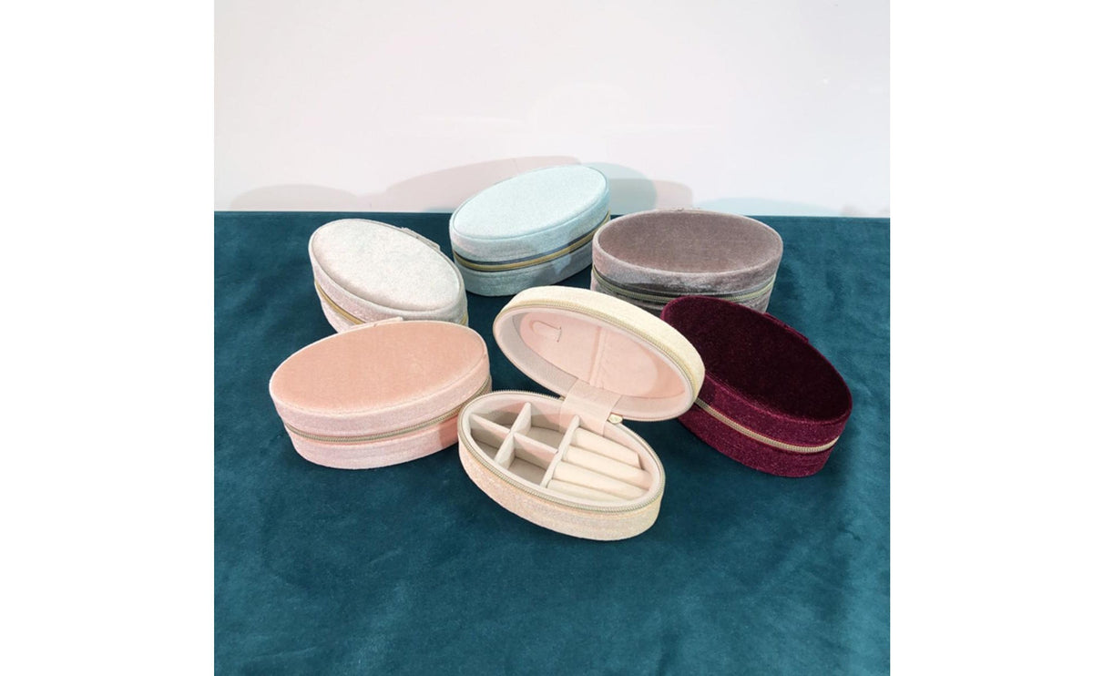 Secure Zipper Closure Oval Velvet Jewelry Box Vintage Design Portable Velvet Jewelry Box Soft Safeguarding Lining Mini Band and Earring Holder Multi-Compartment Interior for Women, Travelers, Girls, On-the-Go, Vacation