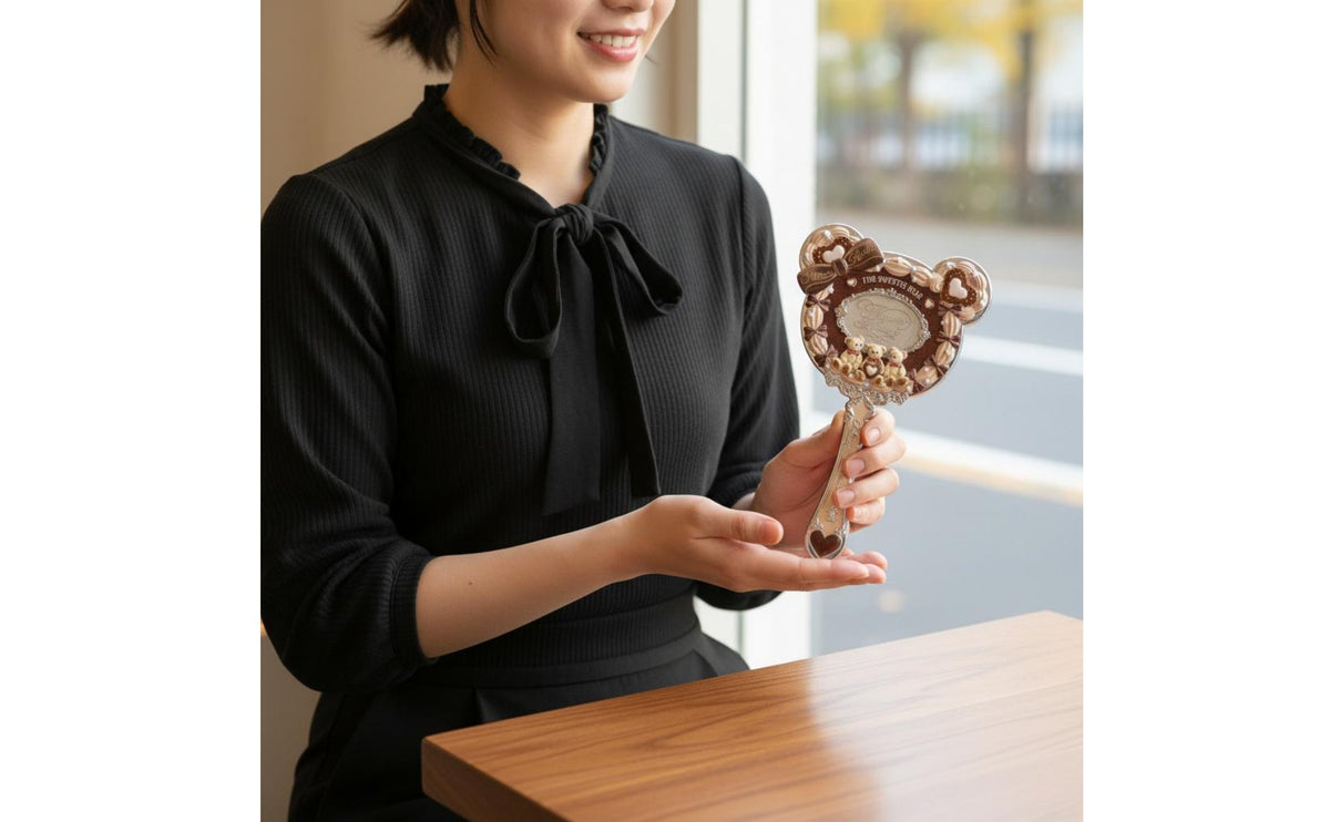 Portable Cute Bear Mirror Decorative Mini Hand Mirror for Makeup