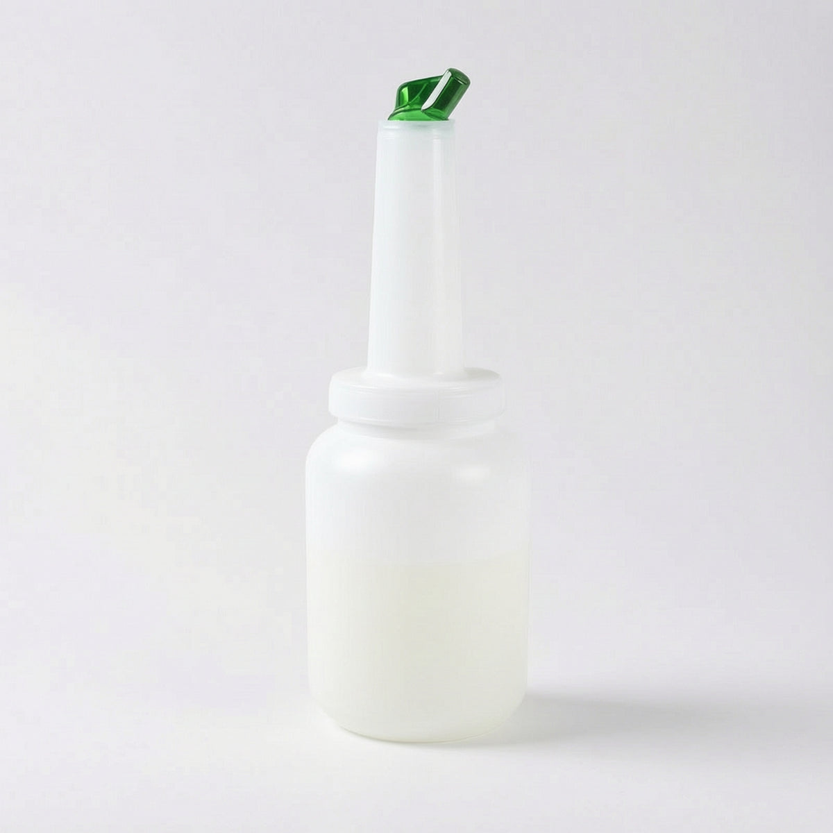 Easy-Pour Juice Pitcher with Lid Leakproof Juice Container with Lid Slim Plastic Drink Pitcher BPAsafe for Bartenders, Hosts, Home Bar, Taverns, Cafes