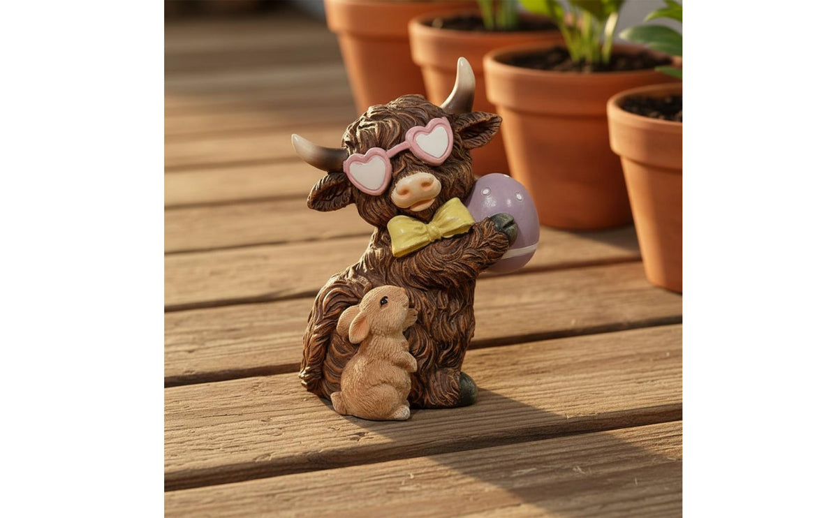 Resin Bovine Figure Resistant Scottish Cattle Figurine Heart-Shaped Glasses Resin Cattle Sculpture for Balcony, Desktop