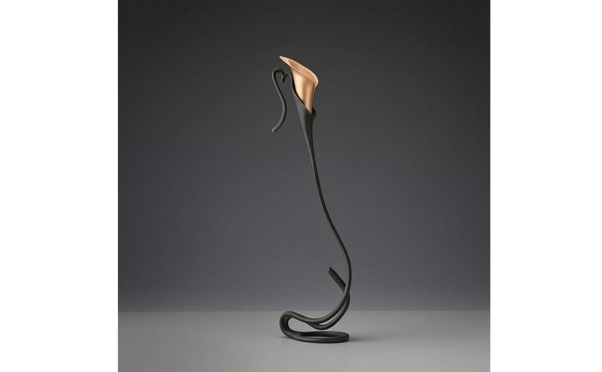 flower Sculptural Candlestick Holder Decorative Lily Candle Holder Refined Tabletop Candlestick Stand for Mantel