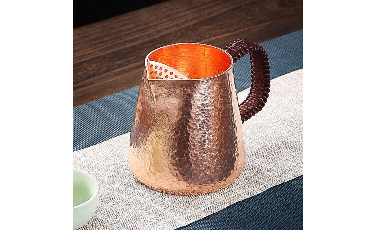 Large Capacity Copper Tea Pitcher Thickened Tea Fairness Cup Handmade Hammered Copper Pitcher Retro Design