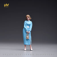 VM 1/18 1/24 Blonde Girl in Long Dress Hand-Painted Resin Miniature Scene Model