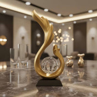 Luxury Art Decorative Piece Original Design Modern Art Sculpture Gold Abstract Figurine Luxurious Feel for Entranceway