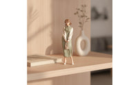 1/18 Miniature Figurine with Handbag Detailed Painted Miniature Person Authentic-Looking Figure with Handbag for Diorama Builders, Collectors