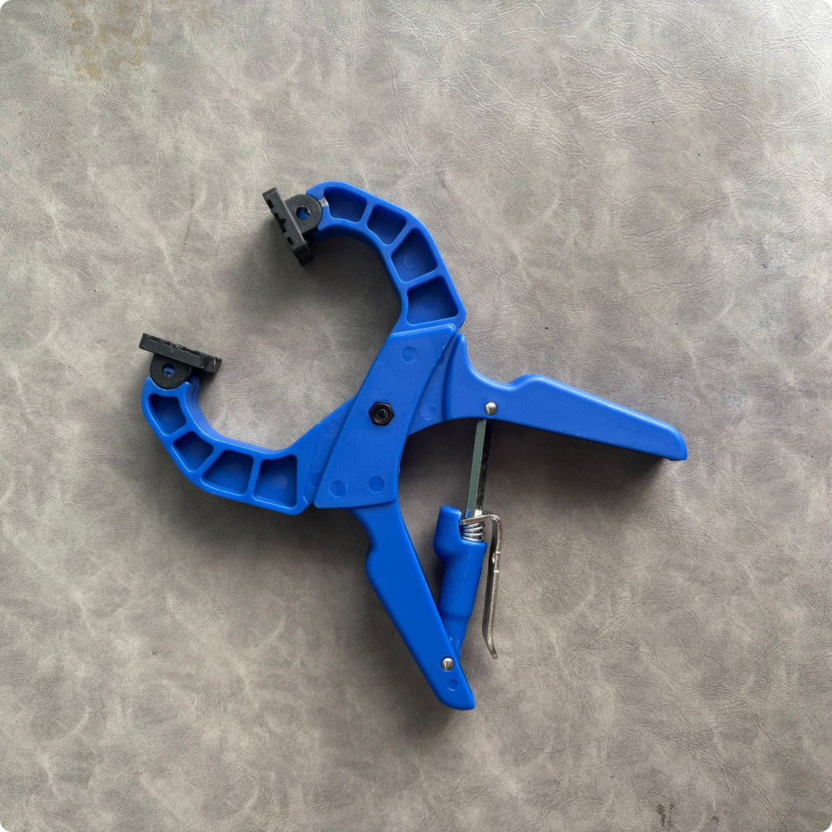 A-Shaped Clamp Metal Coil Lever Woodworking Clamp Black Contact Pads