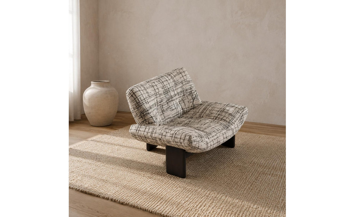 Solid Wood Retro Single Sofa Hotel Design Single Sofa Chair Upholstered 1 Piece High-Density Foam for Living Room